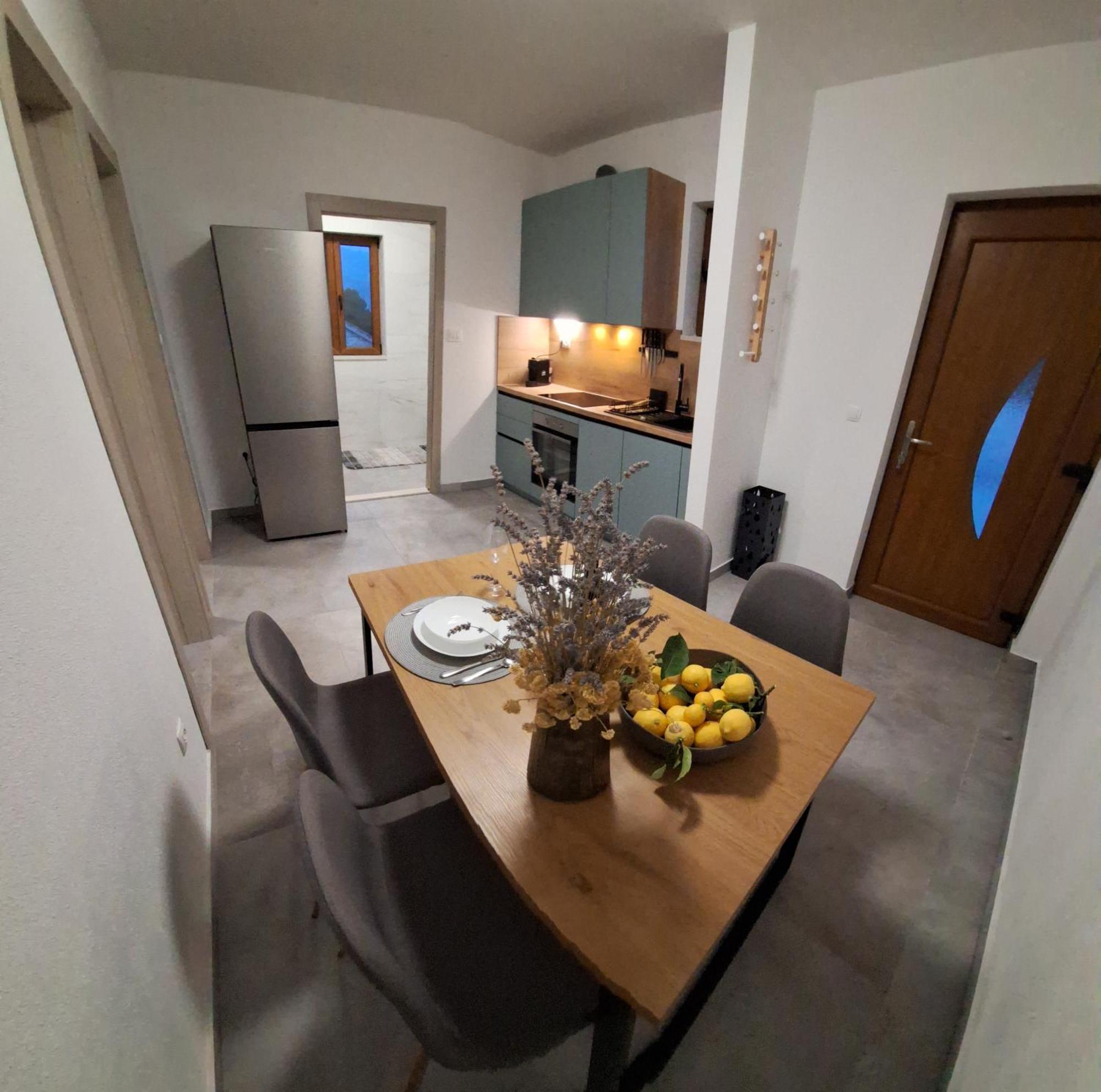 Villa Uzanca Splitska Esterno foto